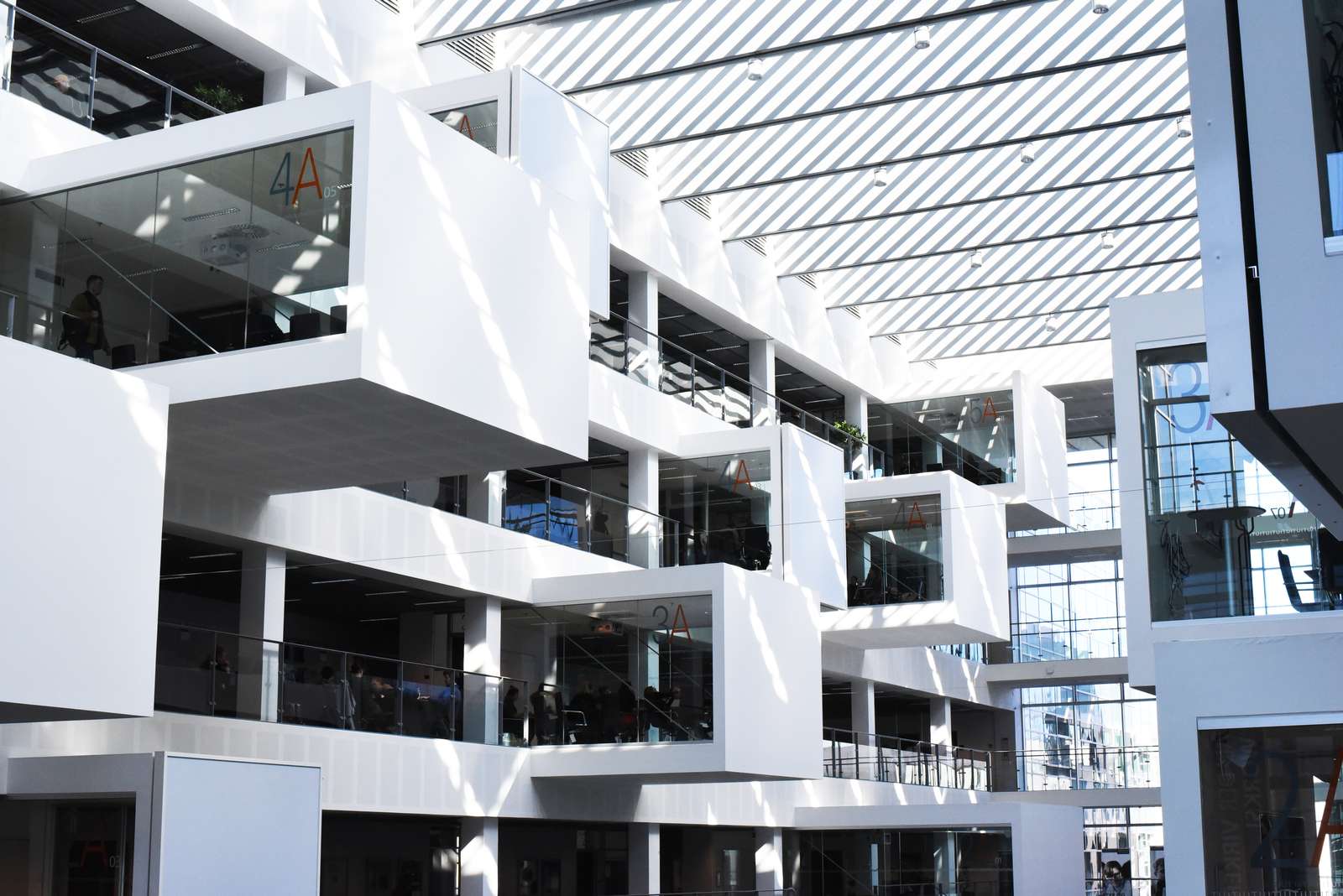 Billede af atrium paa IT-Universitetet