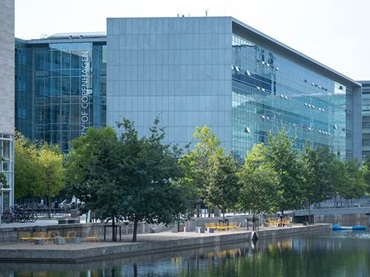 ITUs bygning og kanalen