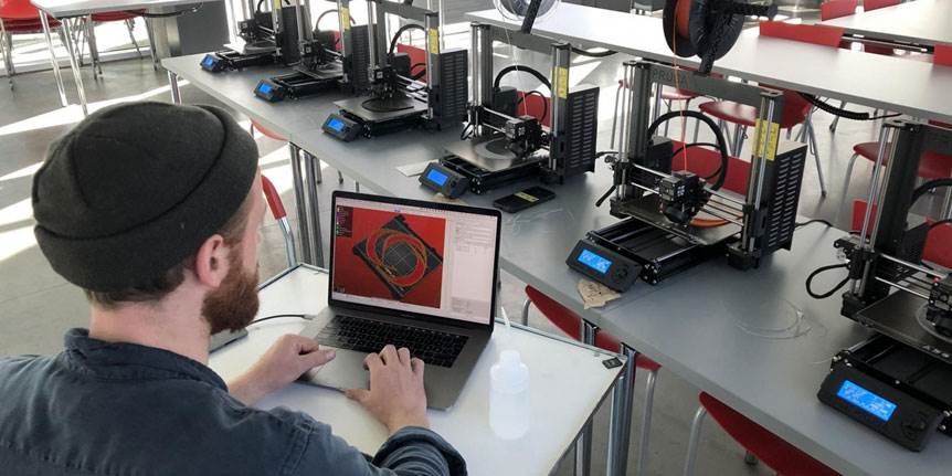 ITU 3D-printer visirer til kampen mod COVID-19